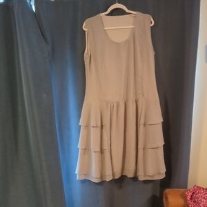 Elegant Sleeveless Tiered Dress - Gray